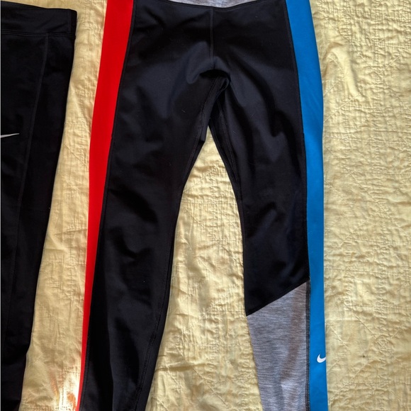 Women’s Nike Black Capri and Colorblock Leggings Set Size Medium - Picture 3 of 7